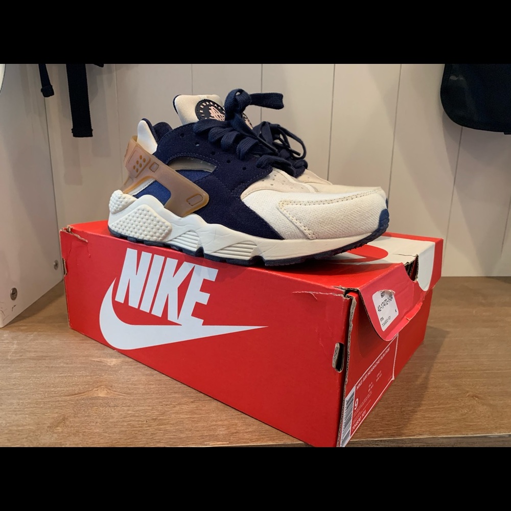 Nike Huarache size 9